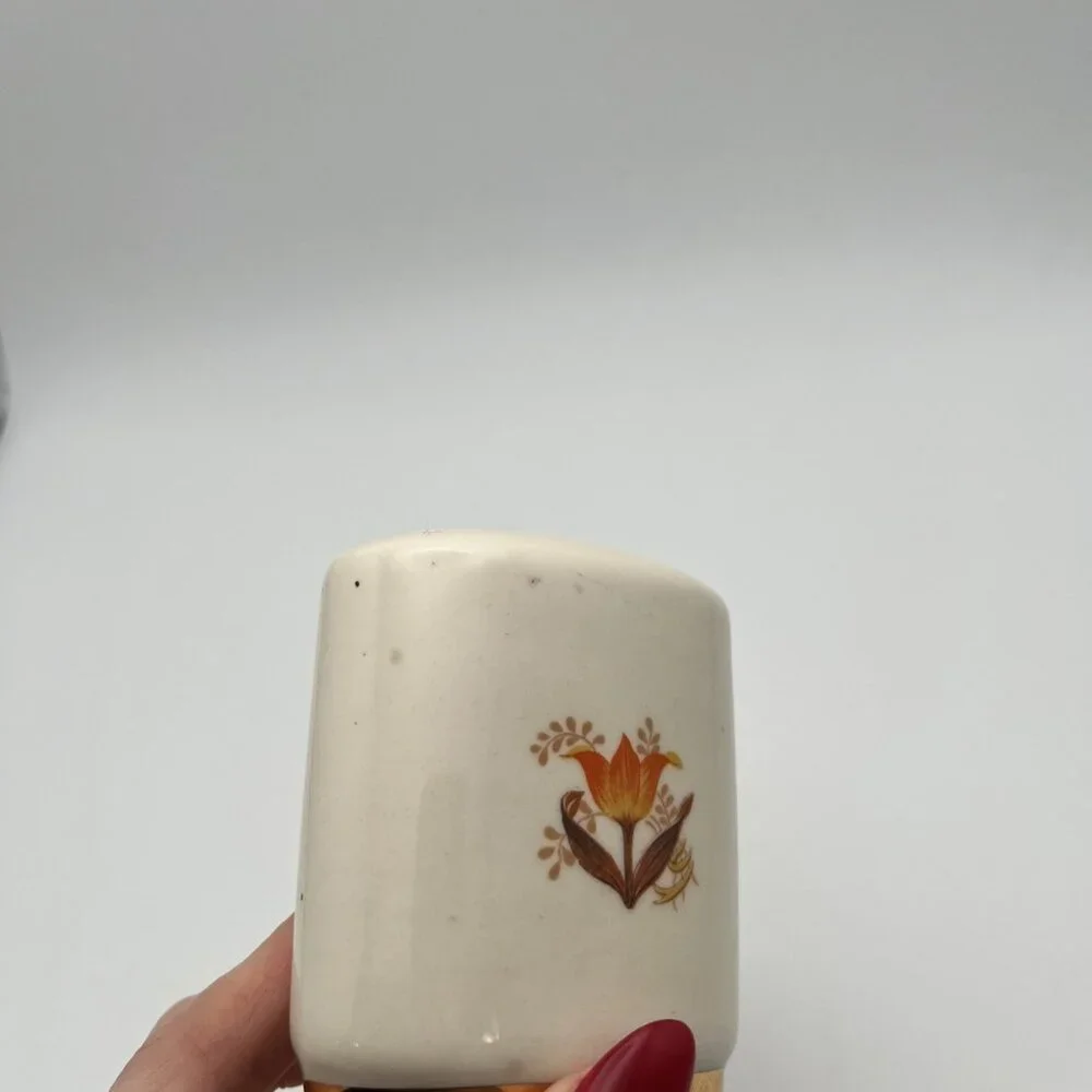 Vintage Harker Bakerite 22k Gold Salt & Pepper Shakers Tulip 3.5